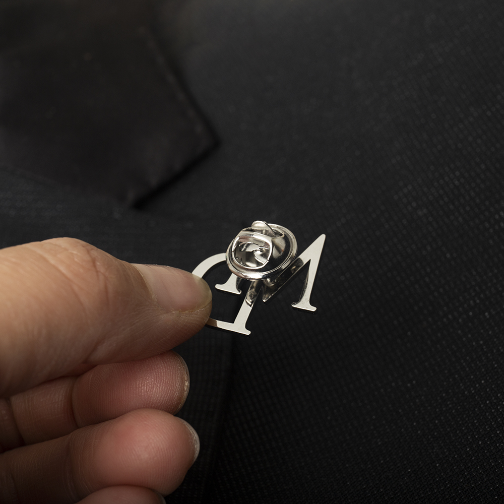 Broche con iniciales personali - Men Grooming Usa reseña y precio